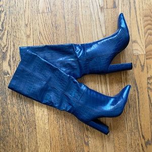 NWOT Steve Madden Heeled Boots. Blue Croc. Size 8.5.